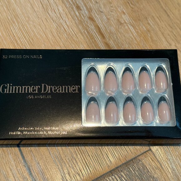 Glimmer Dreamer Press On French Mani Reusable Almond Nails 32 Obsidian Gleam NWT - Picture 2 of 7